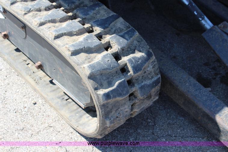 image for item J3703 1999 Bobcat X331 compact excavator