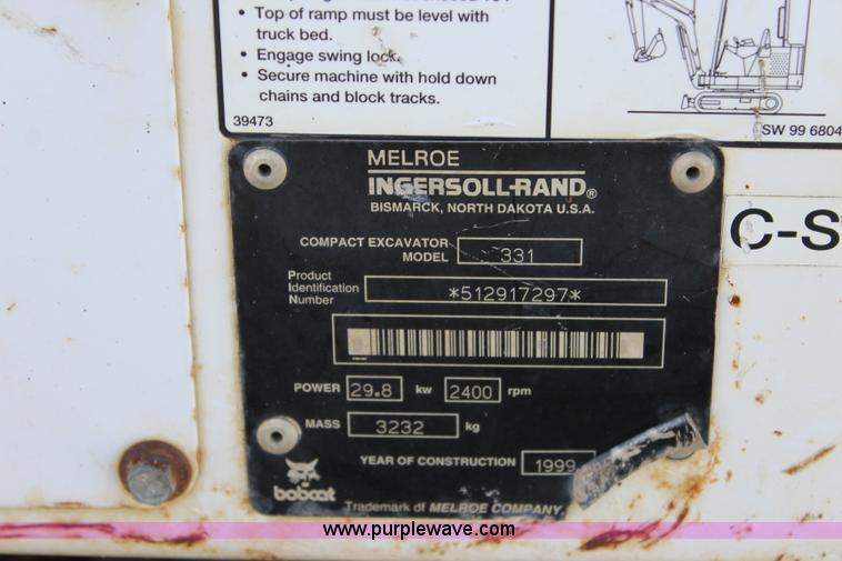 image for item J3703 1999 Bobcat X331 compact excavator