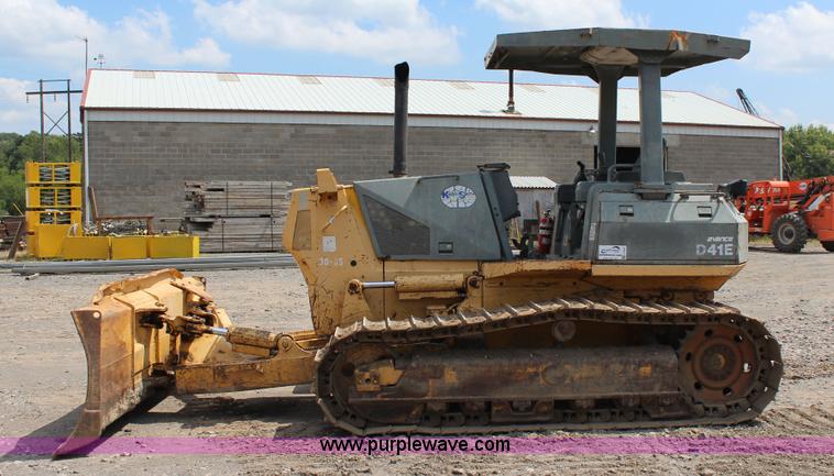 image for item J4431 2001 Komatsu D41E-6 dozer
