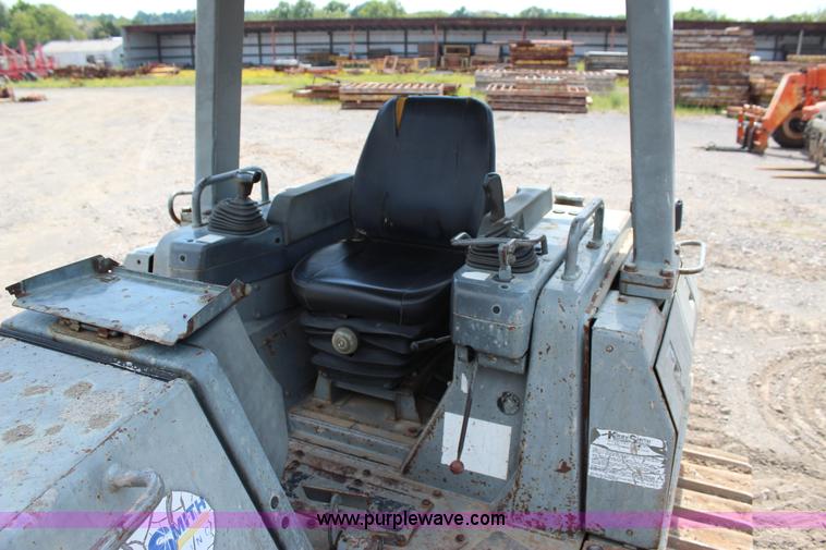 image for item J4431 2001 Komatsu D41E-6 dozer