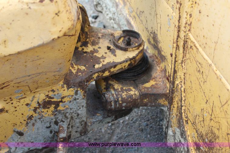 image for item J4431 2001 Komatsu D41E-6 dozer