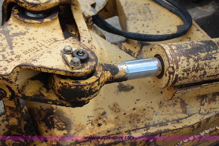 image for item J4431 2001 Komatsu D41E-6 dozer