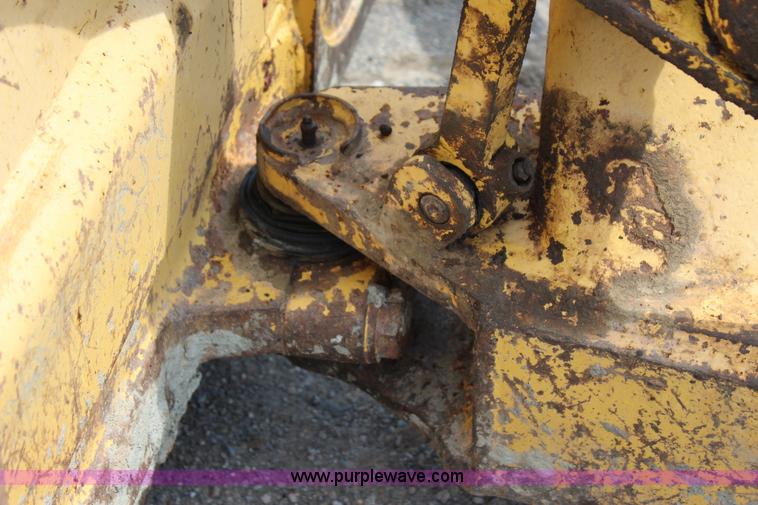 image for item J4431 2001 Komatsu D41E-6 dozer