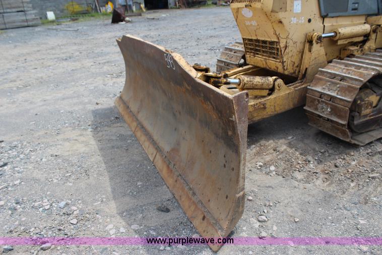 image for item J4431 2001 Komatsu D41E-6 dozer