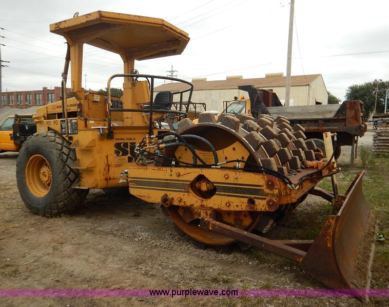 image for item J6412 1985 Ingersoll Rand SPF-56B articulated single drum vibratory compactor