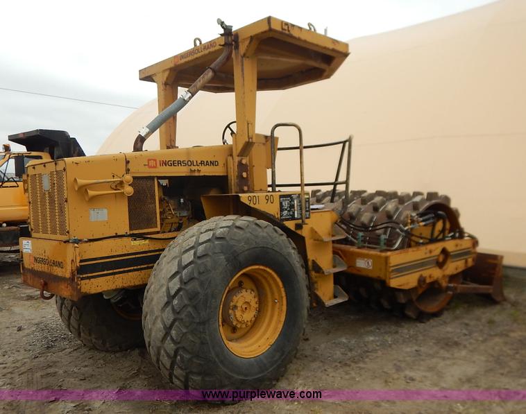 image for item J6412 1985 Ingersoll Rand SPF-56B articulated single drum vibratory compactor