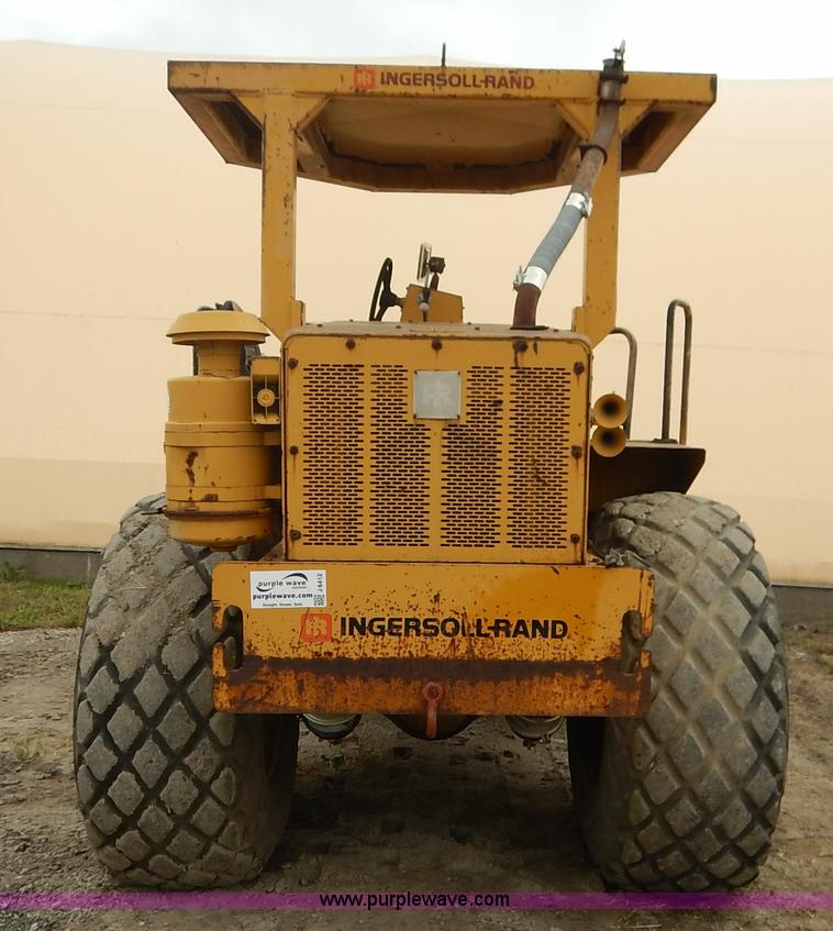 image for item J6412 1985 Ingersoll Rand SPF-56B articulated single drum vibratory compactor