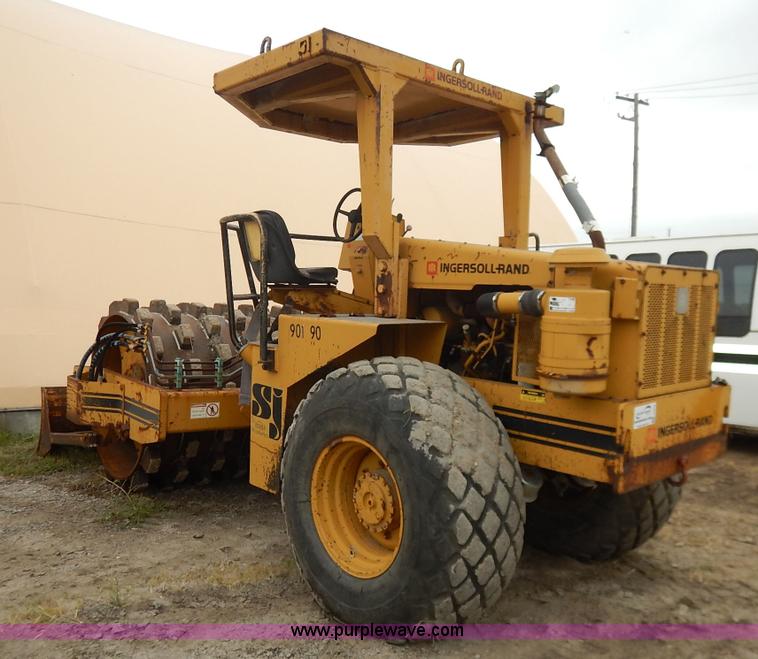 image for item J6412 1985 Ingersoll Rand SPF-56B articulated single drum vibratory compactor