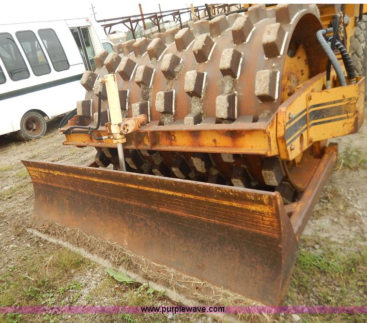 image for item J6412 1985 Ingersoll Rand SPF-56B articulated single drum vibratory compactor