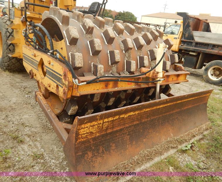 image for item J6412 1985 Ingersoll Rand SPF-56B articulated single drum vibratory compactor