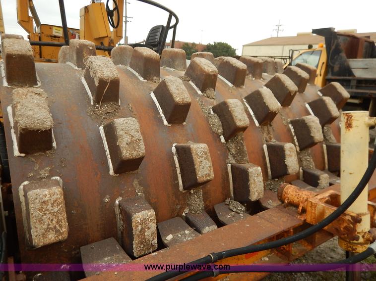 image for item J6412 1985 Ingersoll Rand SPF-56B articulated single drum vibratory compactor