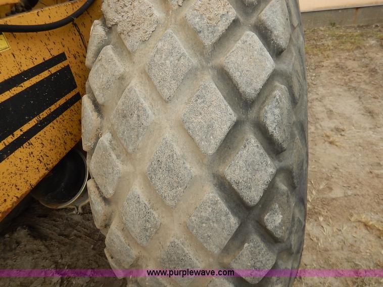 image for item J6412 1985 Ingersoll Rand SPF-56B articulated single drum vibratory compactor