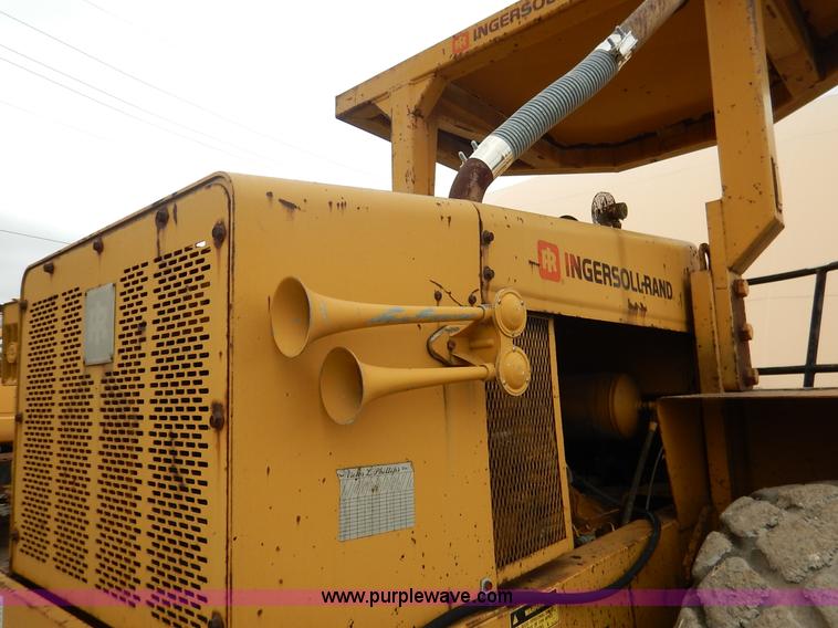 image for item J6412 1985 Ingersoll Rand SPF-56B articulated single drum vibratory compactor