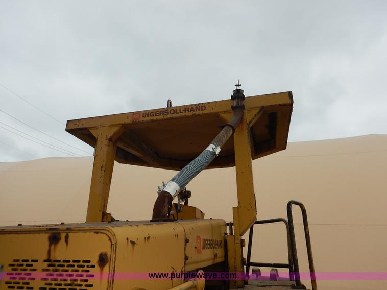 image for item J6412 1985 Ingersoll Rand SPF-56B articulated single drum vibratory compactor