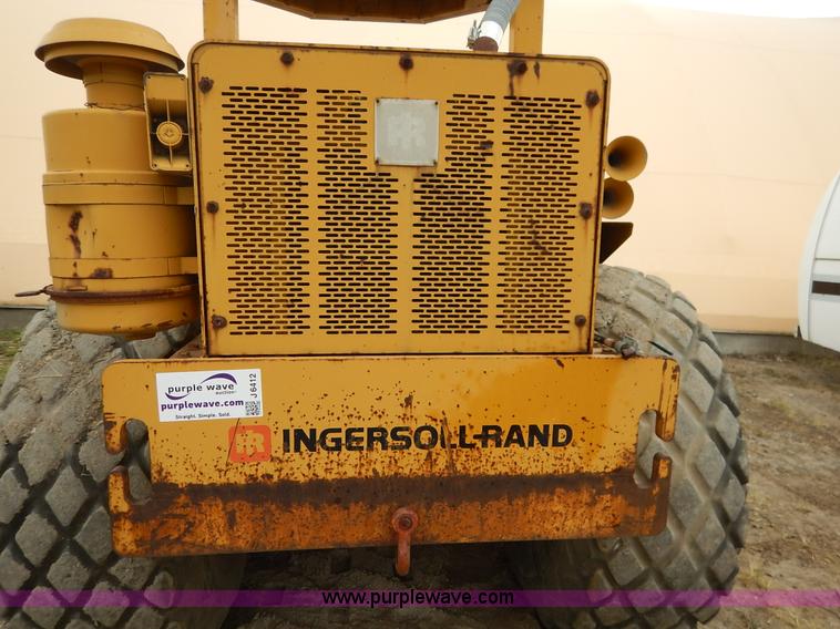 image for item J6412 1985 Ingersoll Rand SPF-56B articulated single drum vibratory compactor