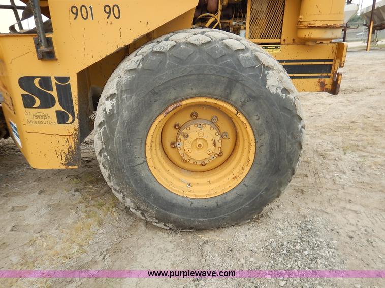 image for item J6412 1985 Ingersoll Rand SPF-56B articulated single drum vibratory compactor