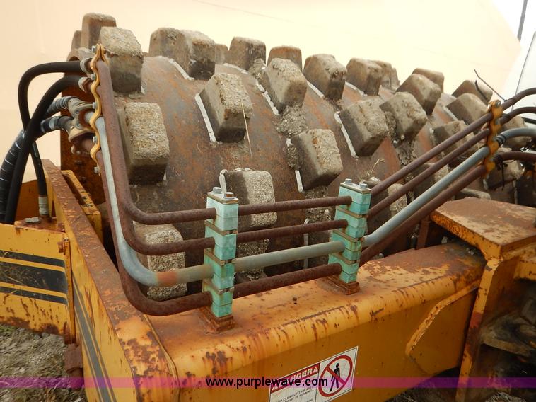 image for item J6412 1985 Ingersoll Rand SPF-56B articulated single drum vibratory compactor