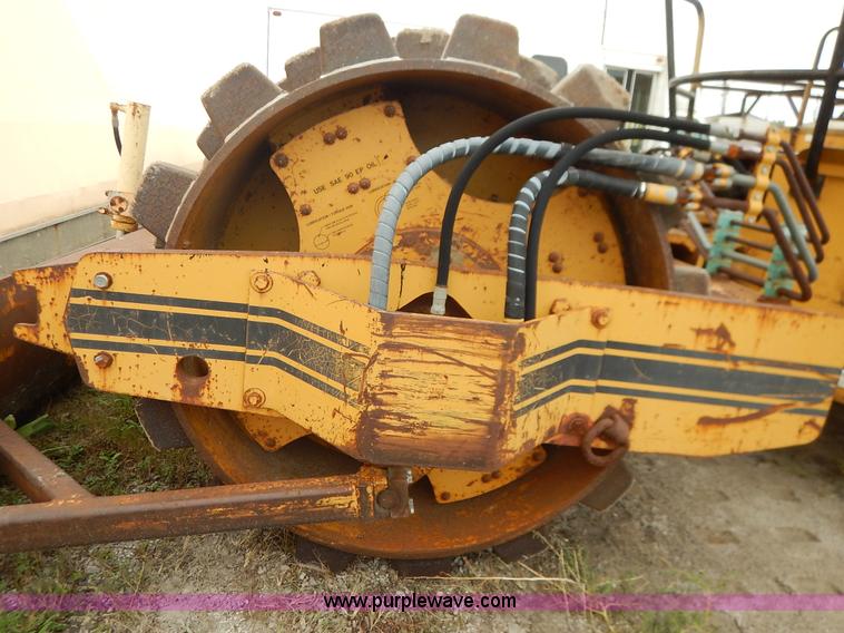 image for item J6412 1985 Ingersoll Rand SPF-56B articulated single drum vibratory compactor