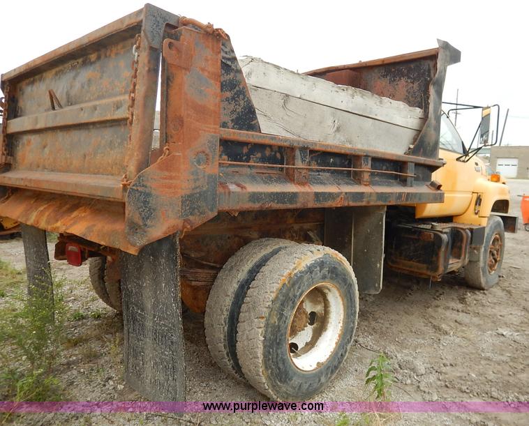 image for item J6416 1993 GMC TopKick dump truck