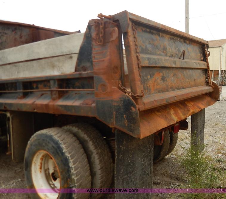 image for item J6416 1993 GMC TopKick dump truck