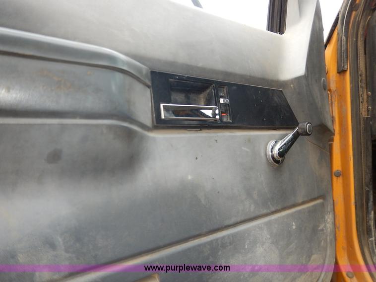 image for item J6416 1993 GMC TopKick dump truck