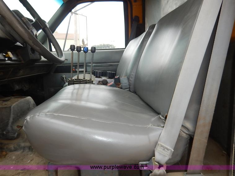 image for item J6416 1993 GMC TopKick dump truck