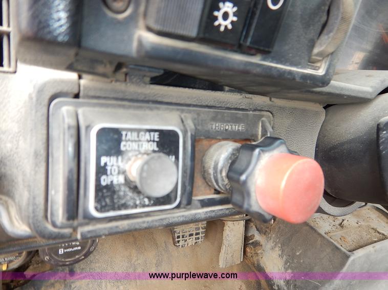 image for item J6416 1993 GMC TopKick dump truck