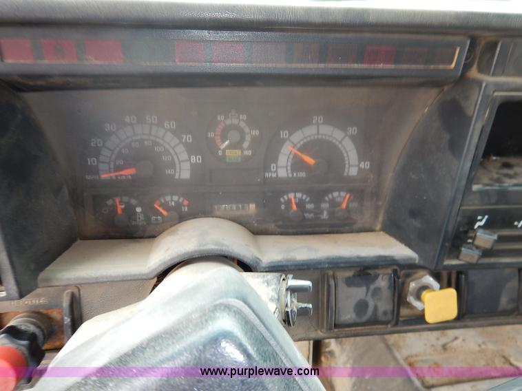 image for item J6416 1993 GMC TopKick dump truck