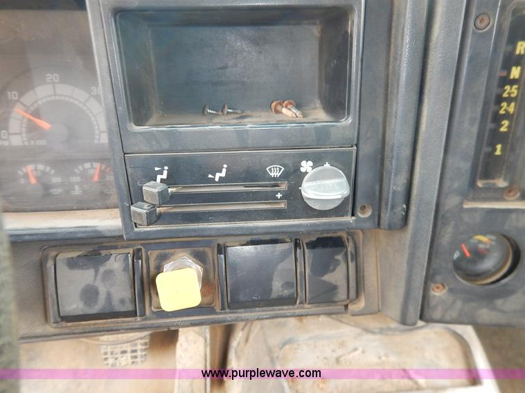 image for item J6416 1993 GMC TopKick dump truck