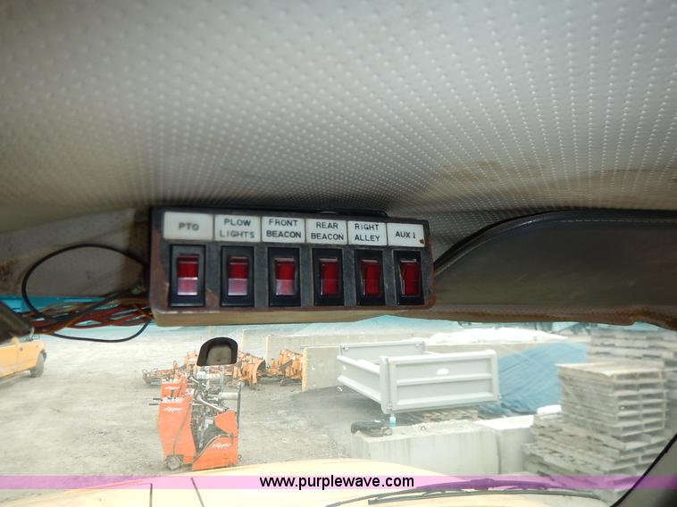 image for item J6416 1993 GMC TopKick dump truck