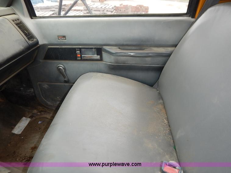 image for item J6416 1993 GMC TopKick dump truck