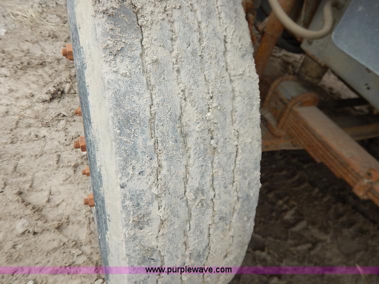 image for item J6416 1993 GMC TopKick dump truck