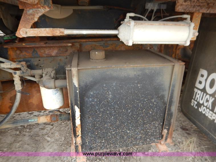 image for item J6416 1993 GMC TopKick dump truck