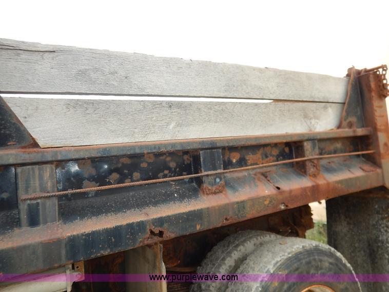 image for item J6416 1993 GMC TopKick dump truck