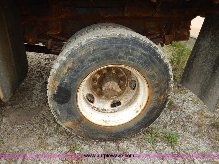 image for item J6416 1993 GMC TopKick dump truck