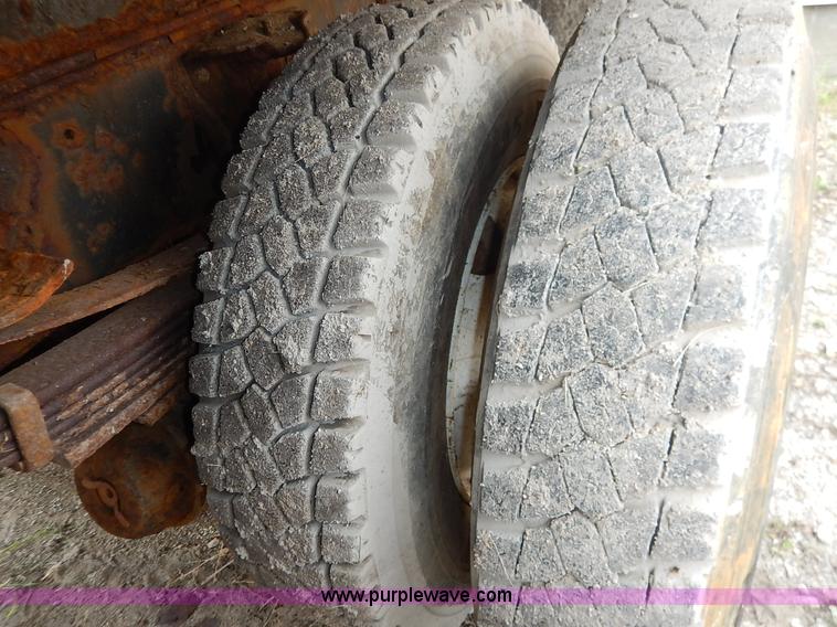 image for item J6416 1993 GMC TopKick dump truck