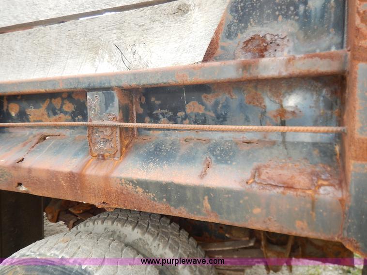 image for item J6416 1993 GMC TopKick dump truck