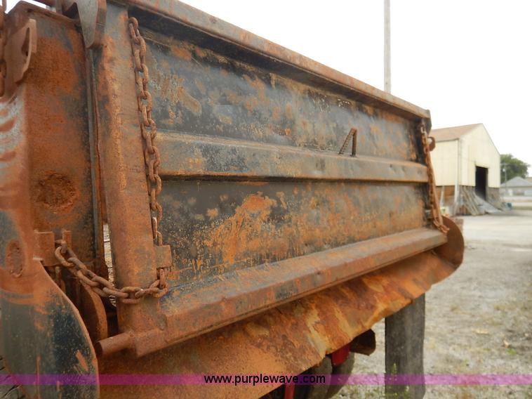 image for item J6416 1993 GMC TopKick dump truck