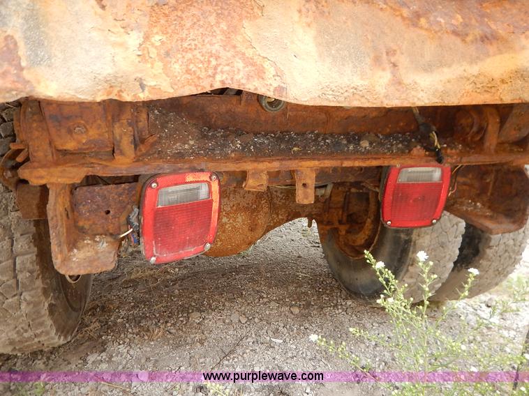 image for item J6416 1993 GMC TopKick dump truck