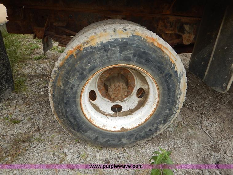 image for item J6416 1993 GMC TopKick dump truck