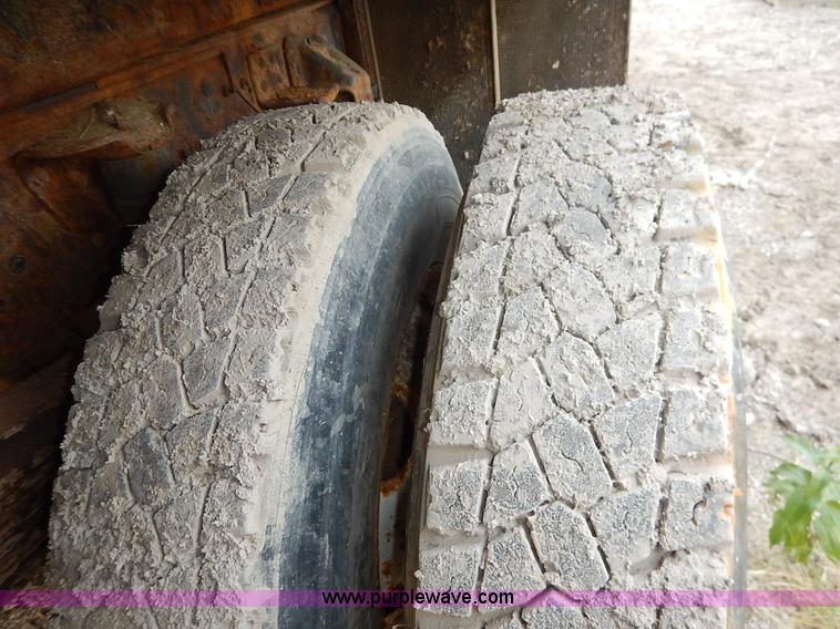 image for item J6416 1993 GMC TopKick dump truck