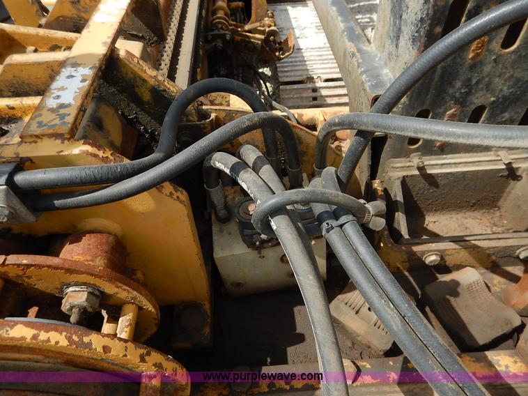 image for item J6480 1999 Vermeer D24X40A Navigator directional drill