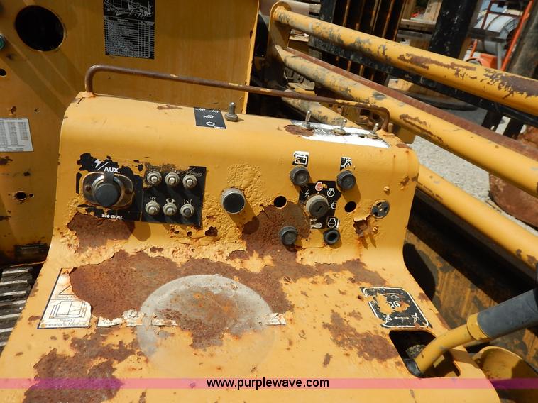 image for item J6480 1999 Vermeer D24X40A Navigator directional drill