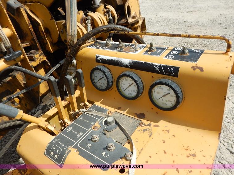 image for item J6480 1999 Vermeer D24X40A Navigator directional drill