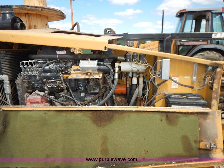 image for item J6480 1999 Vermeer D24X40A Navigator directional drill