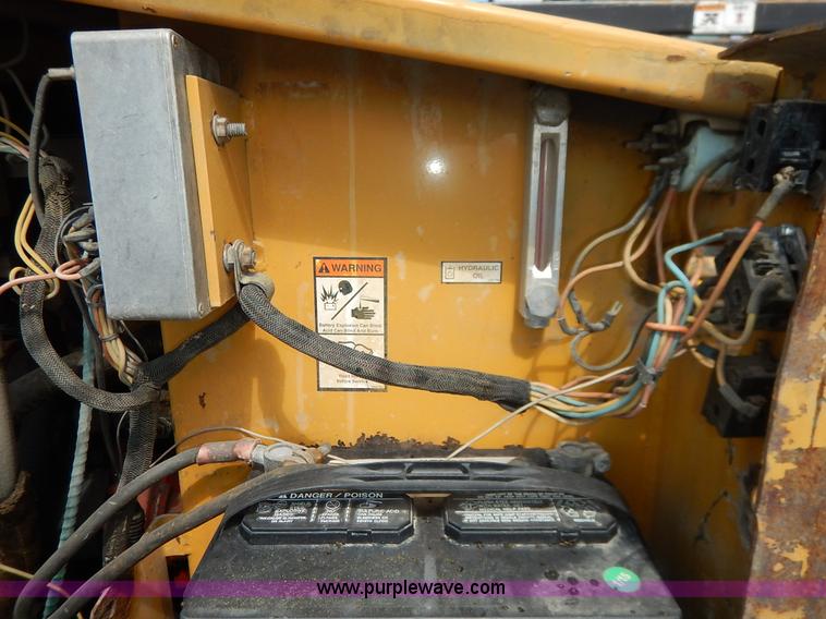 image for item J6480 1999 Vermeer D24X40A Navigator directional drill