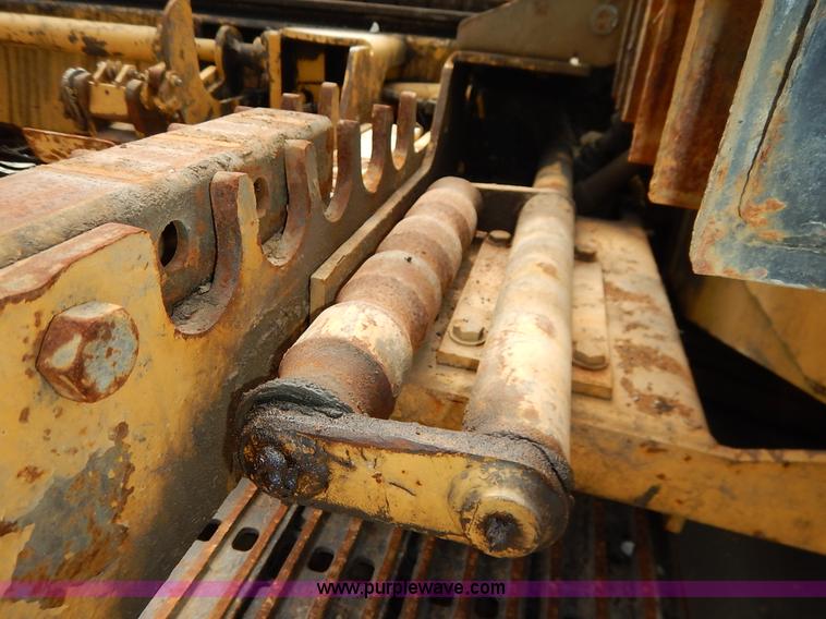 image for item J6480 1999 Vermeer D24X40A Navigator directional drill