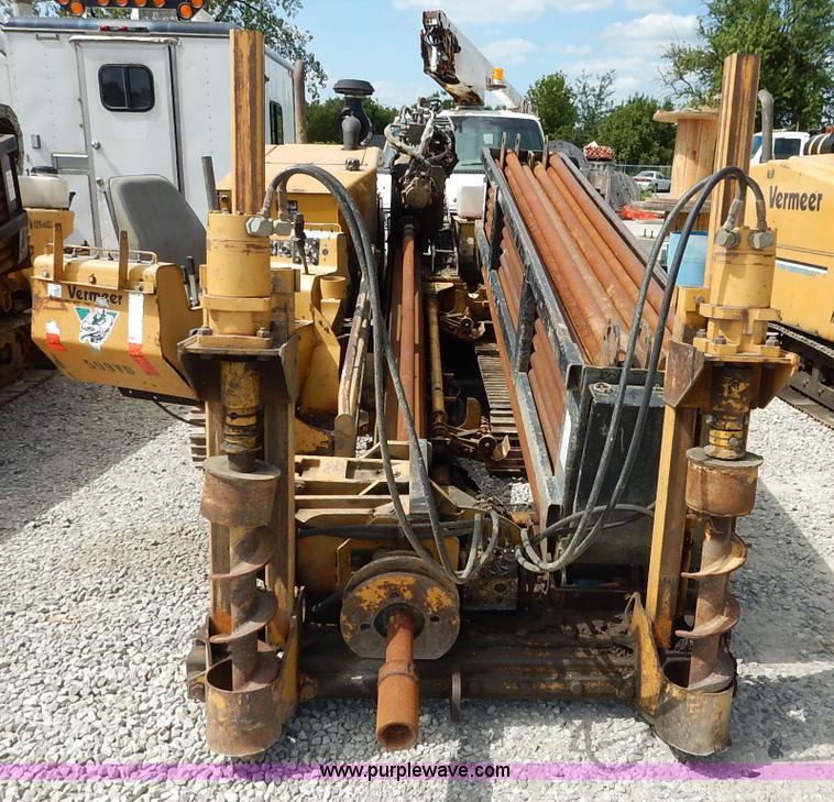 image for item J6481 1999 Vermeer D24X40A Navigator directional drill