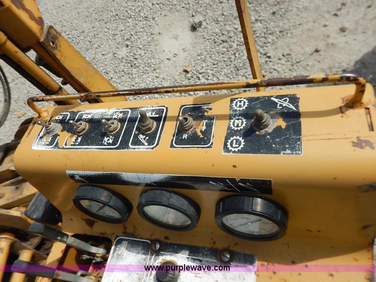 image for item J6481 1999 Vermeer D24X40A Navigator directional drill