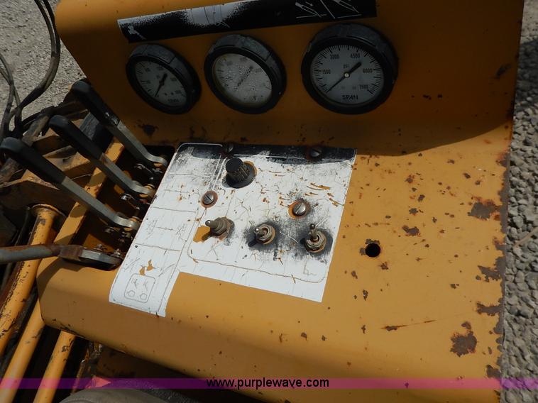 image for item J6481 1999 Vermeer D24X40A Navigator directional drill